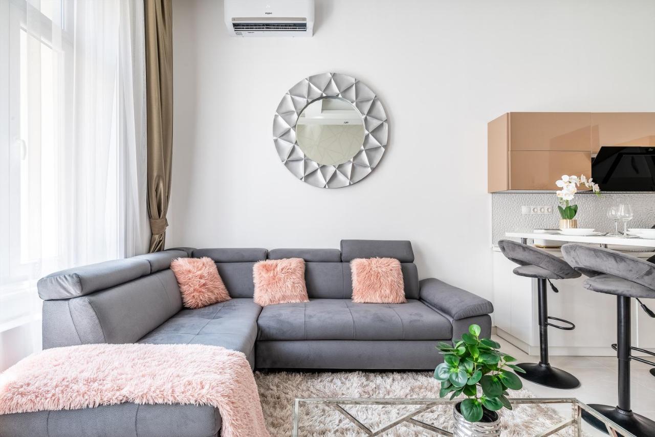 Luxury Apartment With Free Garage And Balcony In The Center Budapeszt Zewnętrze zdjęcie